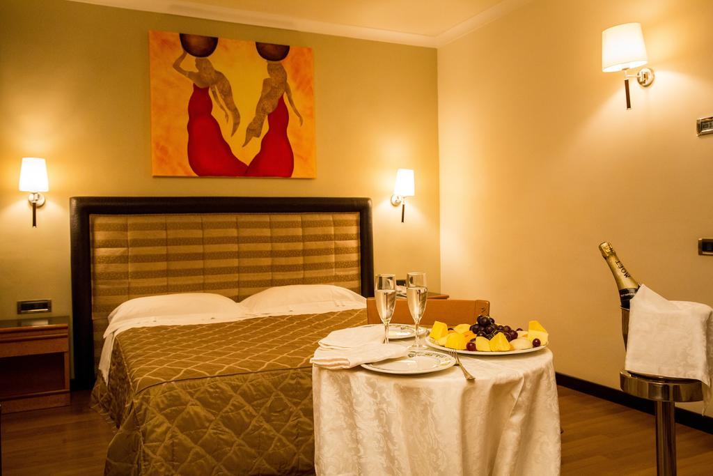 Hotel Ares Pontinia Oda fotoğraf