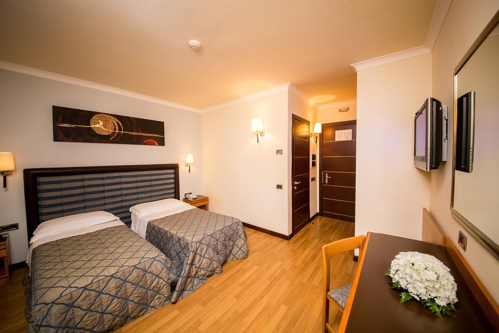 Hotel Ares Pontinia Oda fotoğraf