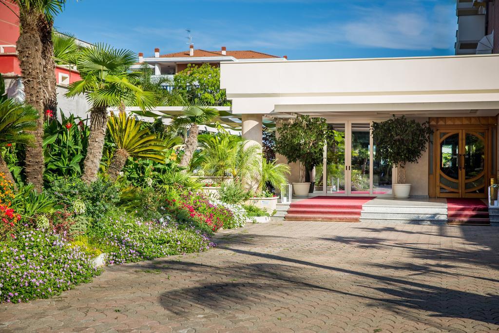 Hotel Ares Pontinia Dış mekan fotoğraf
