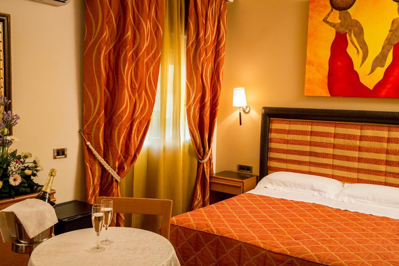 Hotel Ares Pontinia Dış mekan fotoğraf